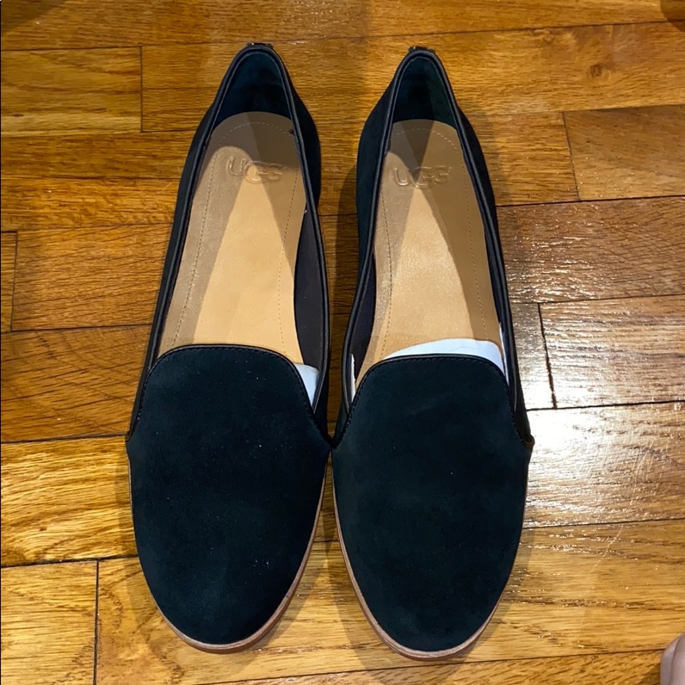 BRAND NEW: women’s UGG flats